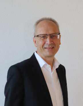 selbstständiger Kaufmann, Sontheim, seit 2006 Vorsitzender des Aufsichtsrats der REWE Süd/Südwest e.G. ​