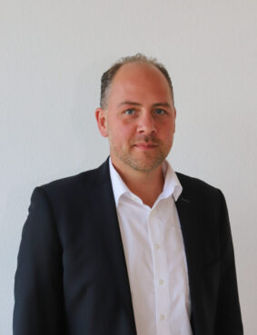 selbstständiger Kaufmann, Kempten, seit 2020 Vorstand der REWE Süd/Südwest e.G. und seit 2006 Geschäftsleiter Kaufmann der Region Süd. ​